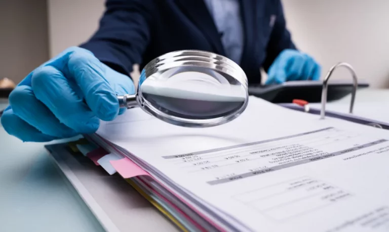 Lee más sobre el artículo Indicadores de falsificación documental: cómo detectar un documento falso