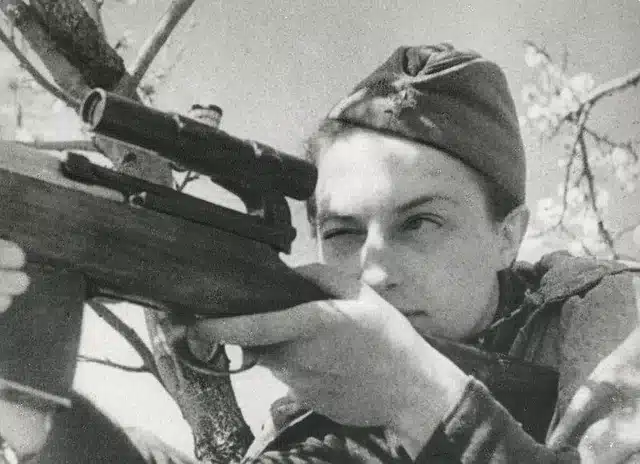 Los 10 mejores francotiradores de la historia: ranking definitivo, análisis y curiosidades 4 lyudmila-pavlichenko-