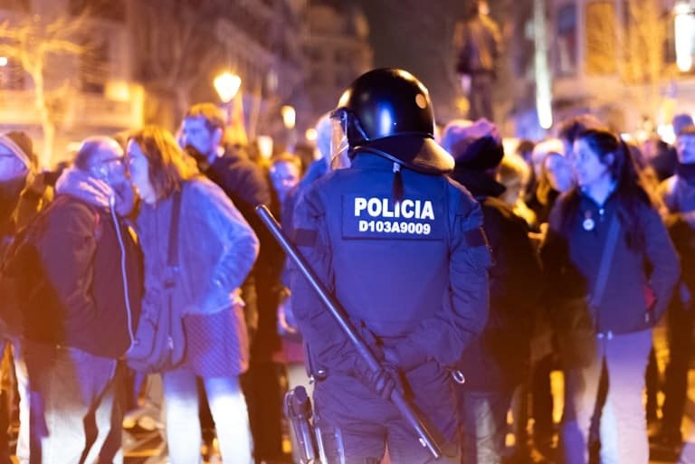 ¿Está desprestigiada la profesión de policía en España?